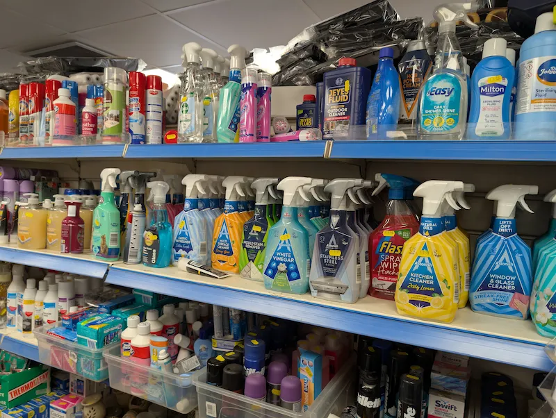 Washing-up liquid, sponges and kitchen roll
